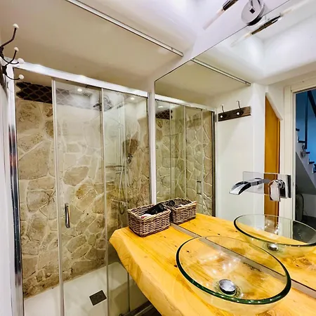 Willa Gaia Geo-bio *